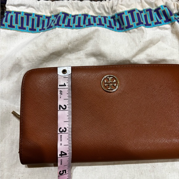 Tory Burch Robinson Wallet - Picture 9 of 9